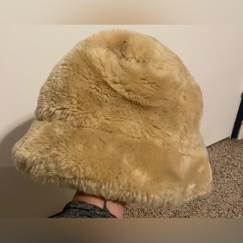 Ann Taylor Loft Women's Fleece Bucket Hat Beige Acrylic